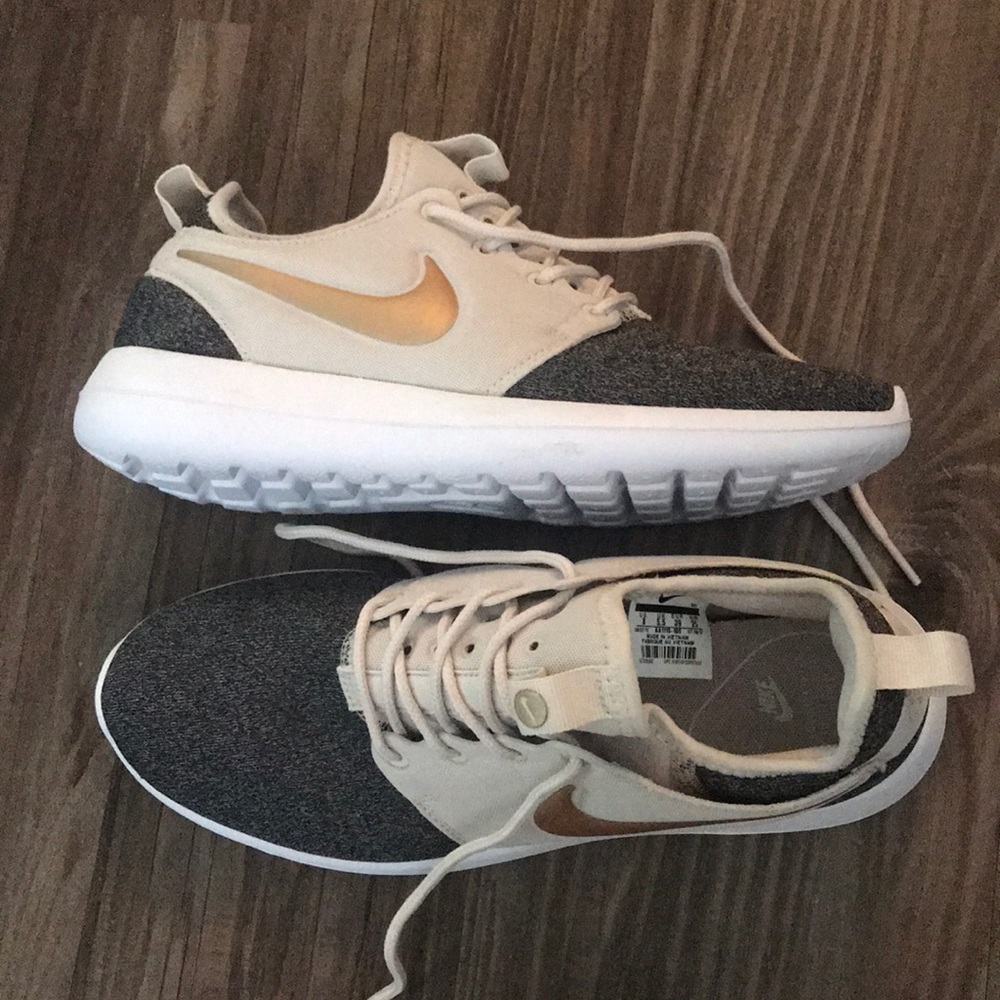 Nike Roshe - new w/o tags!